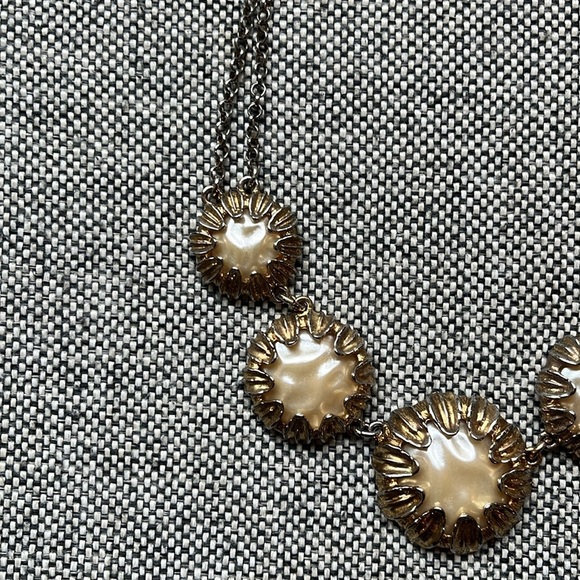 ✨ Talbots Sun Burst Gold and Pearl-like cabochon Statement Necklace ✨ - Picture 5 of 17